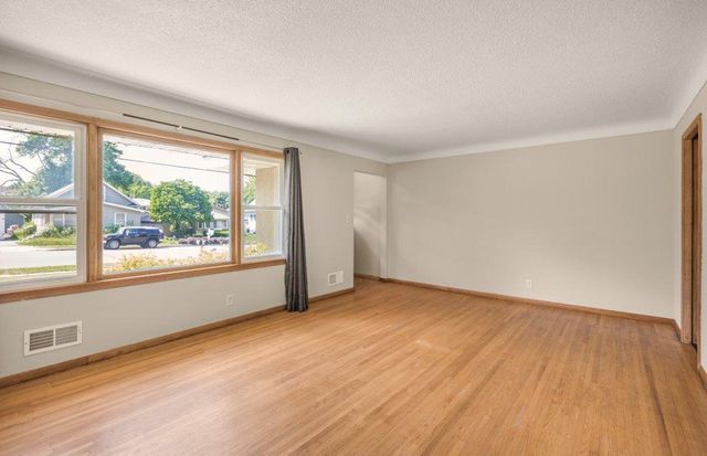 1140 Charlton Street, West Saint Paul, MN 55118