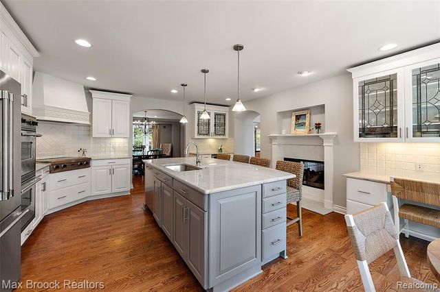 4875 Old Orchard Trail, Orchard Lake, MI 48324