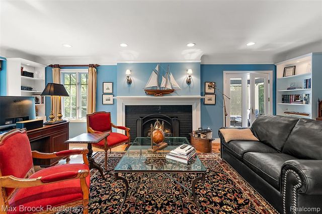 4875 Old Orchard Trail, Orchard Lake, MI 48324