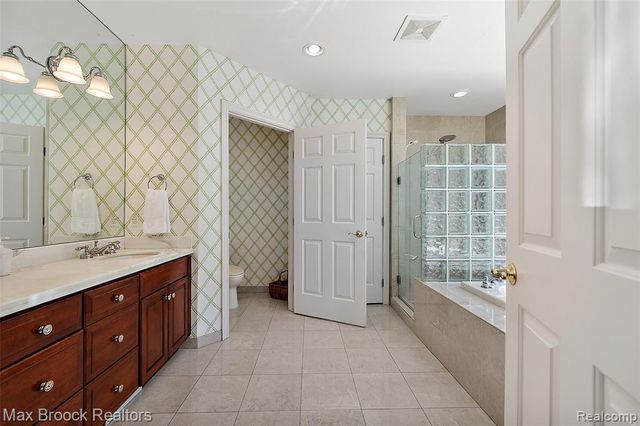 4875 Old Orchard Trail, Orchard Lake, MI 48324