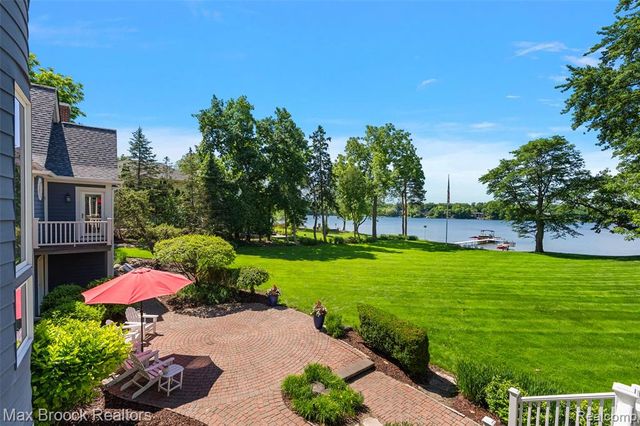 4875 Old Orchard Trail, Orchard Lake, MI 48324