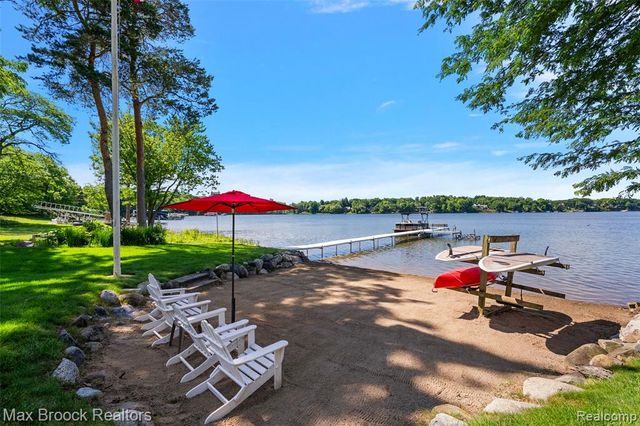 4875 Old Orchard Trail, Orchard Lake, MI 48324