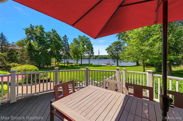 4875 Old Orchard Trail, Orchard Lake, MI 48324