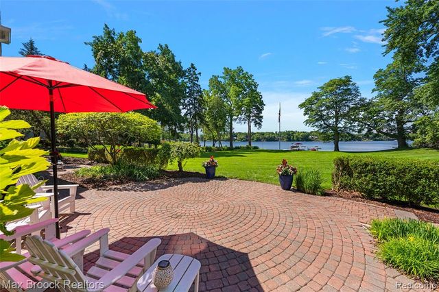 4875 Old Orchard Trail, Orchard Lake, MI 48324