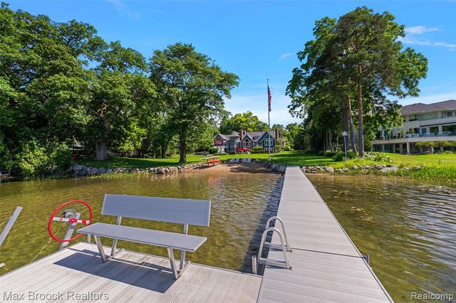 4875 Old Orchard Trail, Orchard Lake, MI 48324