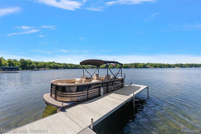 4875 Old Orchard Trail, Orchard Lake, MI 48324