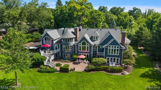 4875 Old Orchard Trail, Orchard Lake, MI 48324