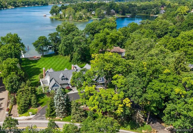 4875 Old Orchard Trail, Orchard Lake, MI 48324