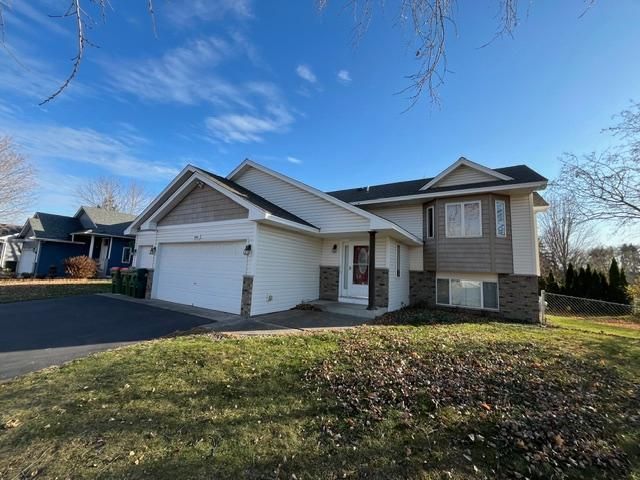 806 103rd Avenue NE, Blaine, MN 55434