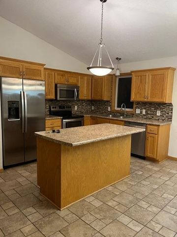 806 103rd Avenue NE, Blaine, MN 55434