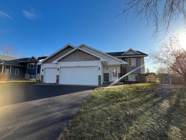 806 103rd Avenue NE, Blaine, MN 55434