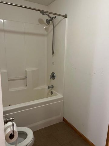 806 103rd Avenue NE, Blaine, MN 55434