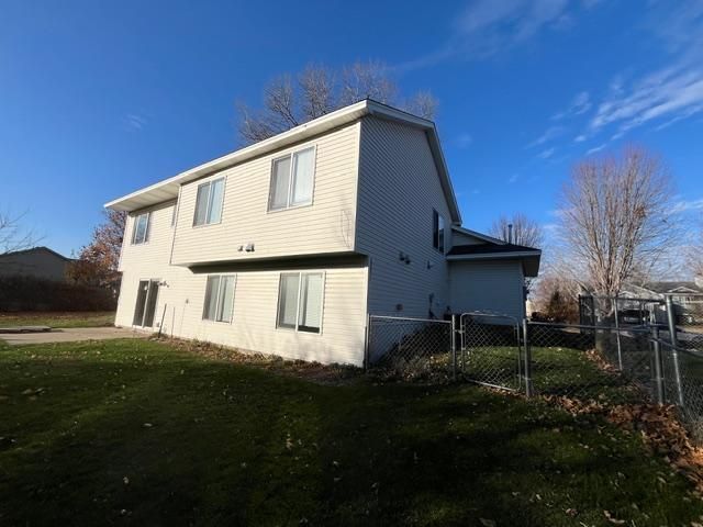 806 103rd Avenue NE, Blaine, MN 55434