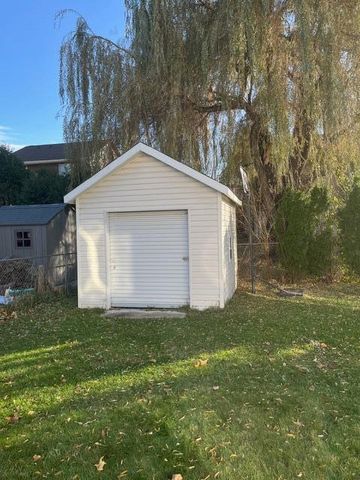 806 103rd Avenue NE, Blaine, MN 55434