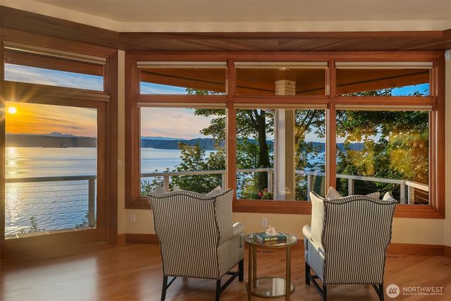 8204 East Side Drive NE, Tacoma, WA 98422