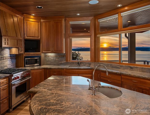 8204 East Side Drive NE, Tacoma, WA 98422