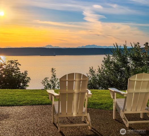 8204 East Side Drive NE, Tacoma, WA 98422