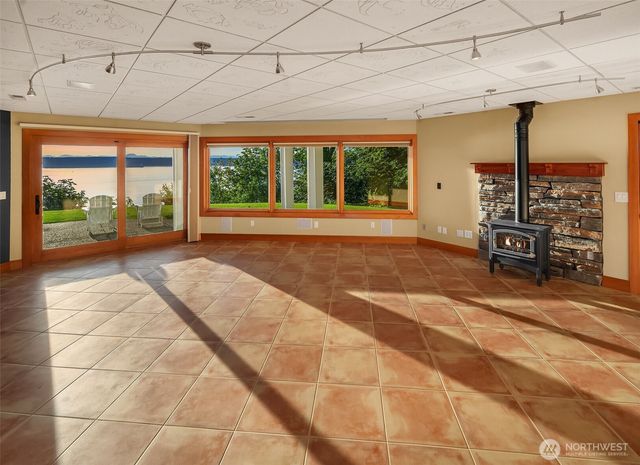 8204 East Side Drive NE, Tacoma, WA 98422