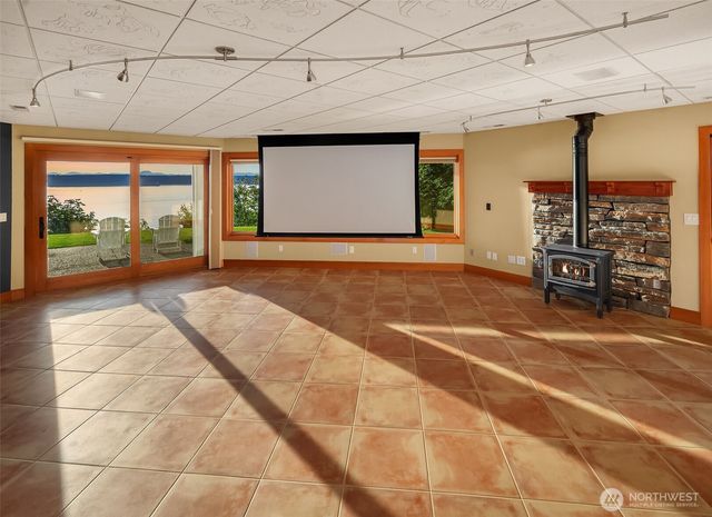 8204 East Side Drive NE, Tacoma, WA 98422