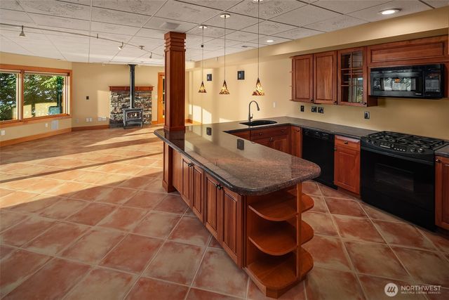 8204 East Side Drive NE, Tacoma, WA 98422