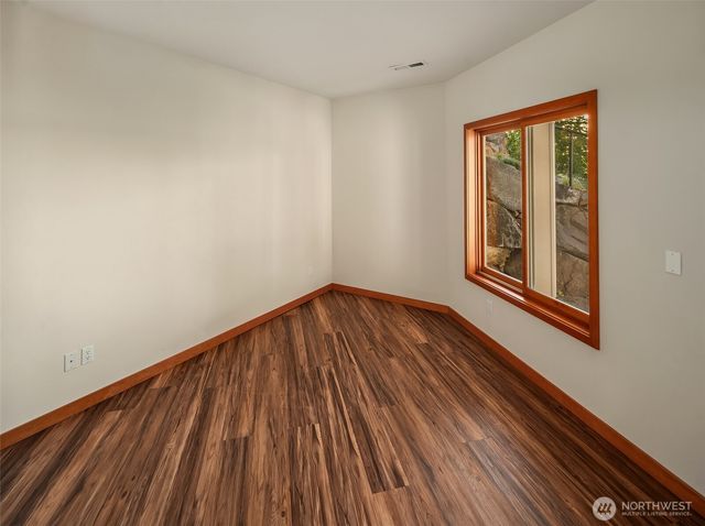8204 East Side Drive NE, Tacoma, WA 98422