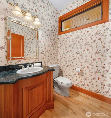 8204 East Side Drive NE, Tacoma, WA 98422