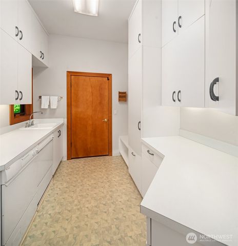 8204 East Side Drive NE, Tacoma, WA 98422