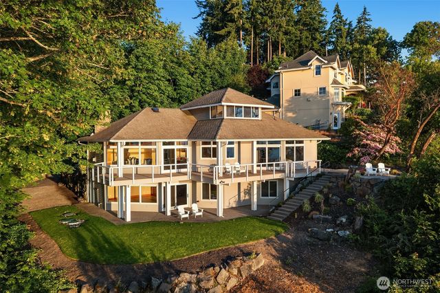 8204 East Side Drive NE, Tacoma, WA 98422