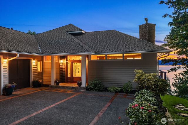 8204 East Side Drive NE, Tacoma, WA 98422