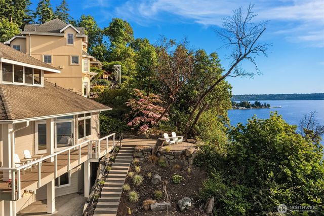 8204 East Side Drive NE, Tacoma, WA 98422