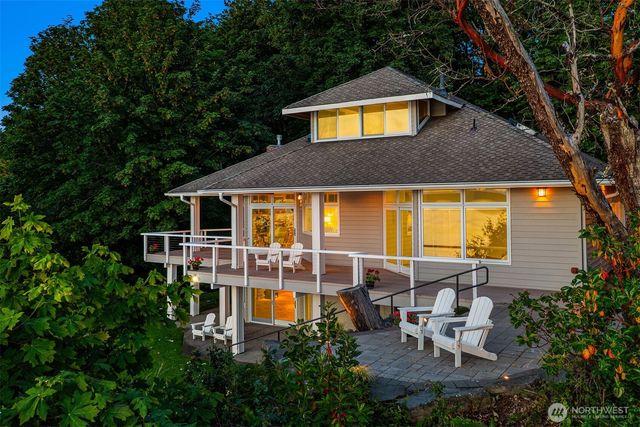 8204 East Side Drive NE, Tacoma, WA 98422