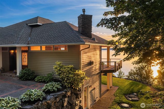 8204 East Side Drive NE, Tacoma, WA 98422