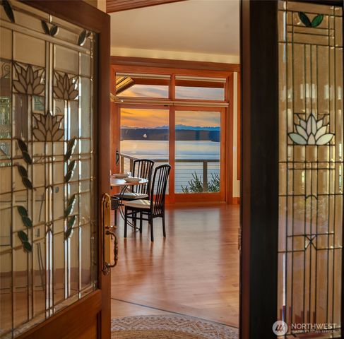 8204 East Side Drive NE, Tacoma, WA 98422