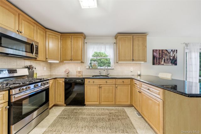 695 Higbie Lane, West Islip, NY 11795