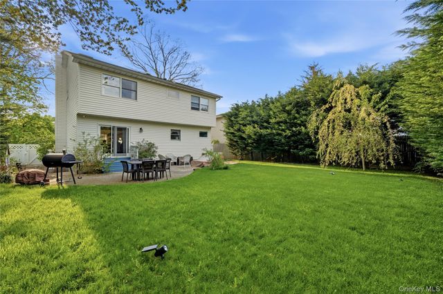 695 Higbie Lane, West Islip, NY 11795