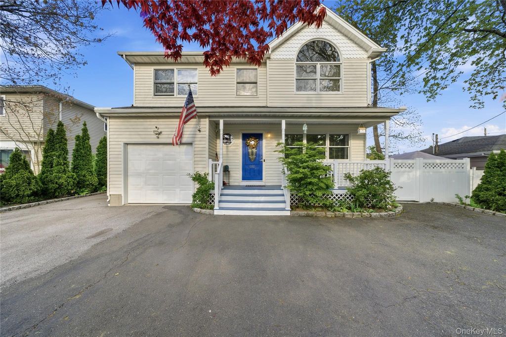 695 Higbie Lane, West Islip, NY 11795