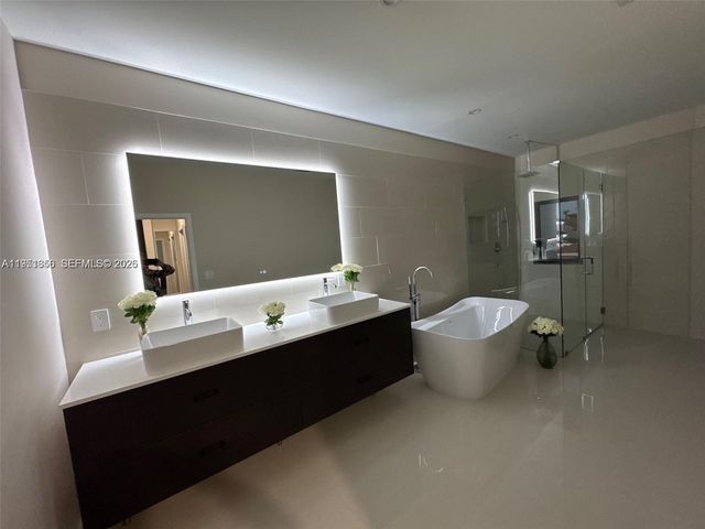 20160 NW 9th Dr, Pembroke Pines, FL 33029