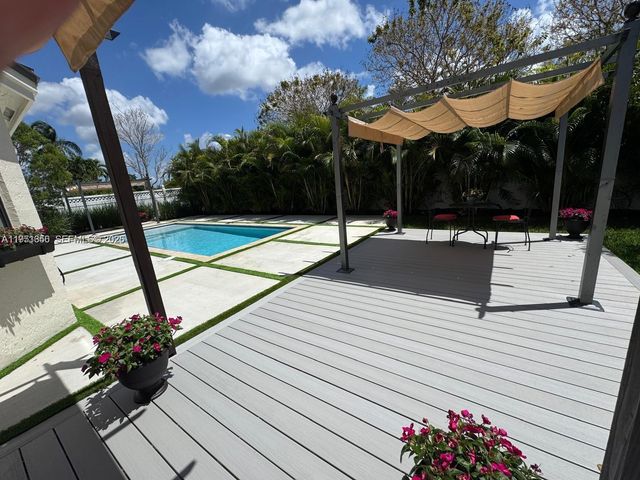 20160 NW 9th Dr, Pembroke Pines, FL 33029