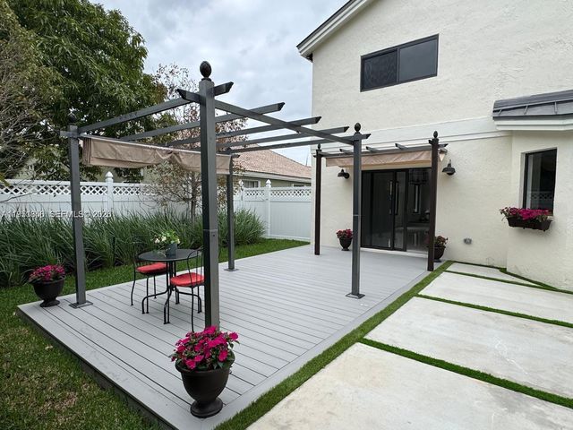 20160 NW 9th Dr, Pembroke Pines, FL 33029