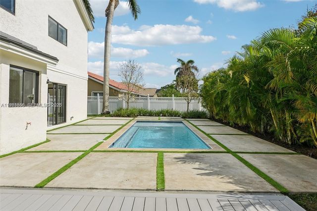 20160 NW 9th Dr, Pembroke Pines, FL 33029