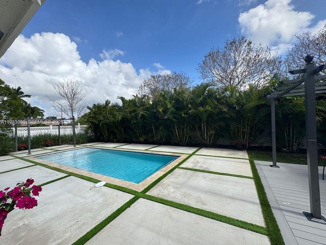 20160 NW 9th Dr, Pembroke Pines, FL 33029