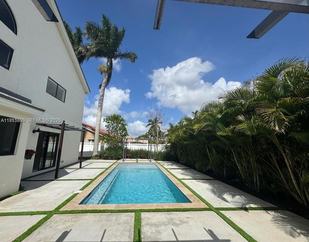 20160 NW 9th Dr, Pembroke Pines, FL 33029