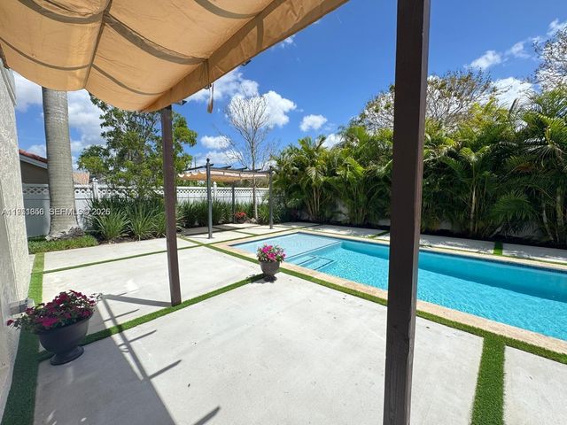 20160 NW 9th Dr, Pembroke Pines, FL 33029