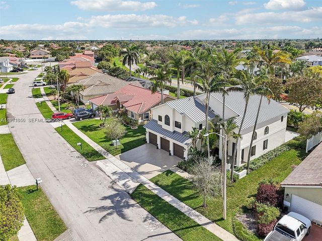 20160 NW 9th Dr, Pembroke Pines, FL 33029