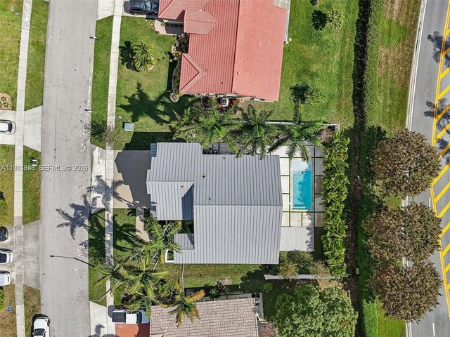 20160 NW 9th Dr, Pembroke Pines, FL 33029