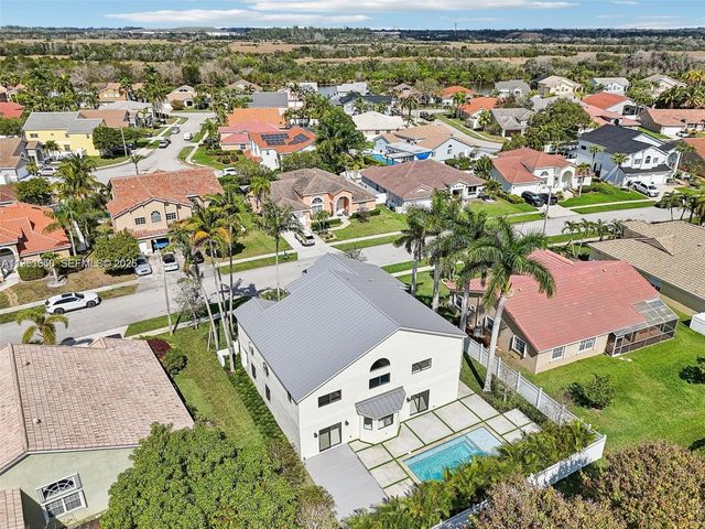 20160 NW 9th Dr, Pembroke Pines, FL 33029