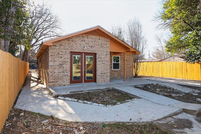 404 Hugo, Kerrville, TX 78028