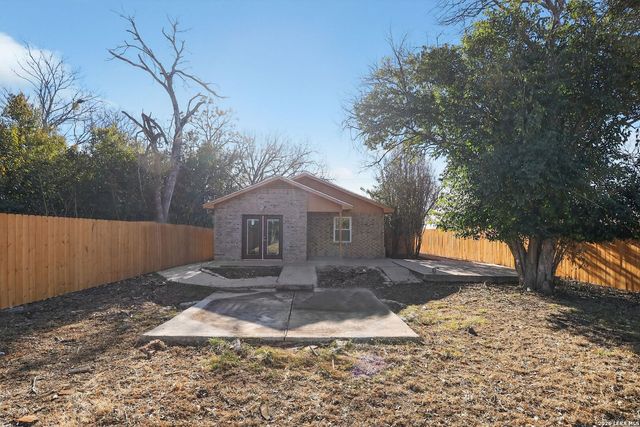 404 Hugo, Kerrville, TX 78028