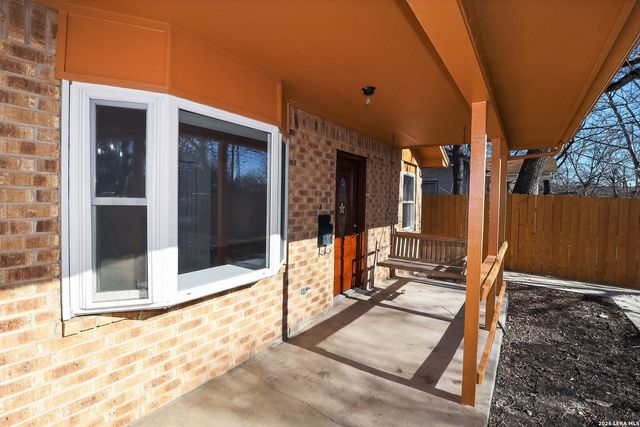 404 Hugo, Kerrville, TX 78028