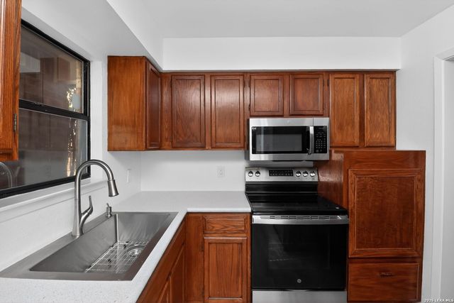 404 Hugo, Kerrville, TX 78028